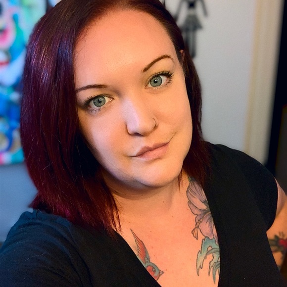 Meet your Posher, Jen - Picture 2 of 2